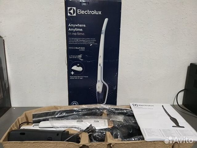 Пылесос Electrolux вертикальный 2 щетки