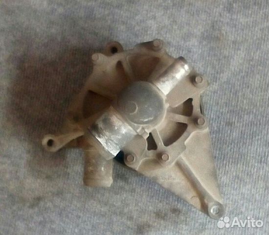 Помпа Jaguar S-Type 3.0 1999