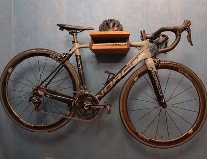 Крепление для велосипеда на стену из бука