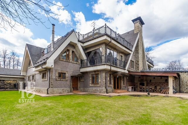 Таунхаус 517 м² на участке 10,6 сот.