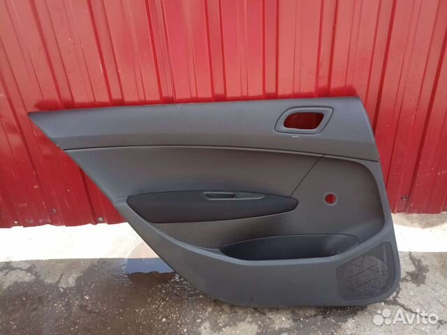 Обшивка задней левой двери Peugeot 408