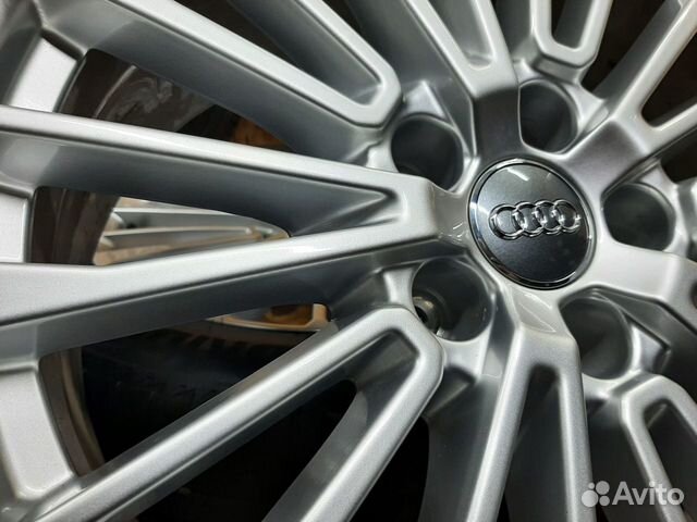 Комплект оригинальных колес r 18 для Audi A6 C8