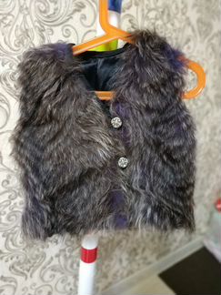 Меховая жилетка из енота для девочки