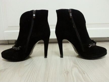 Демисезонные замшевые ботильоны Inario