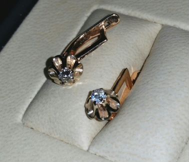 Серьги золотые с 2 бриллиантами (классика)