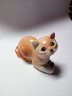 Фарфоровая статуэтка котенок