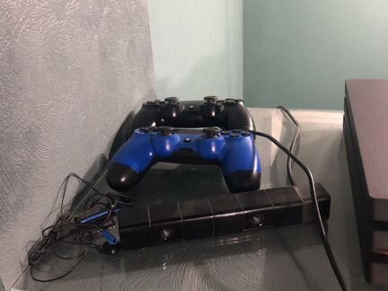 Sony playstation 4 pro 1tb 4 диска, 2 джойстика и