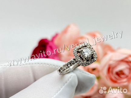 Помолвочное кольцо с бриллиантами Tiffany