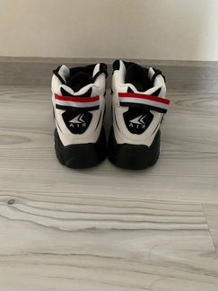 Новые Кроссовки унисекс 42-43 размер