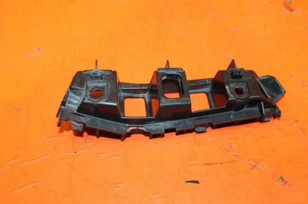 Кронштейн бампера передний правый Volkswagen