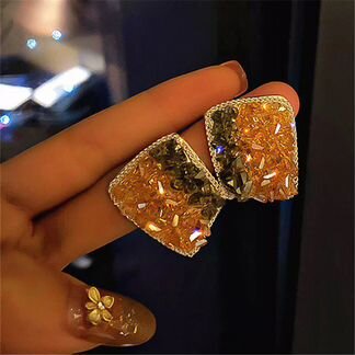 Серьги гвоздики на Новый год