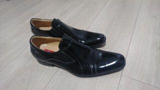 Лаковые мужские туфли черного цвета 40 размера