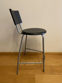 Полубарный стул