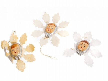 Набор из 17 винтажных елочных игрушек и флажков