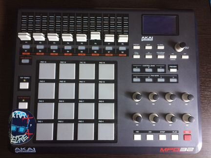 Akai MPD 32