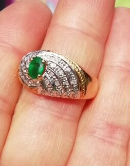 Кольцо с природным изумрудом и бриллиантами