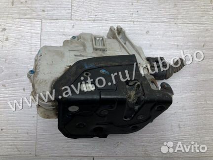 Замок двери передний левый Audi A6 C6 AUK 2005