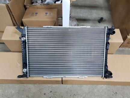 Радиатор охлаждения двс Audi A4 B8 A5 8T Q5 8R