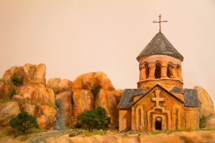 Макет церкви в горах