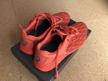 Кроссовки ecco коралловые