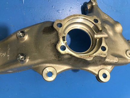 Кулак передний правый Bmw 5-Series G30