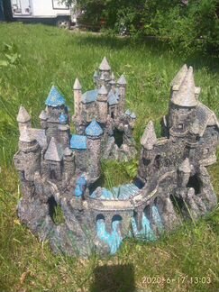 Замок в аквариум