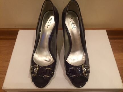 Туфли guess темно-фиолетового цвета на небольшом к