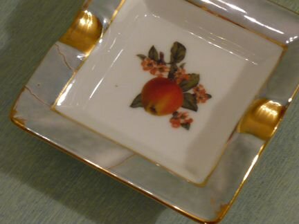 Пепельница фарфоровая (новая)