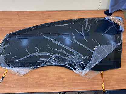 Стекло двери audi с автотонировкой