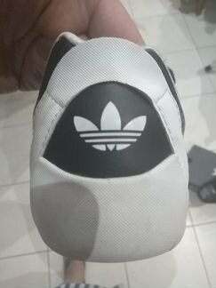 Кроссовки Adidas, р. 37,5