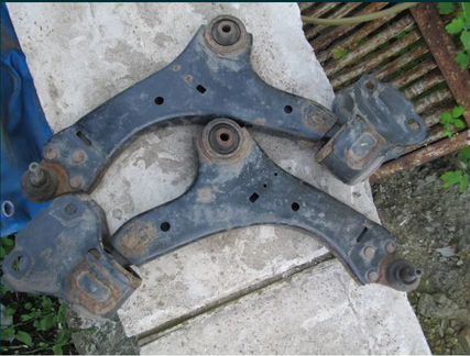 Рычаг передний нижний правый Freelander II 07-14