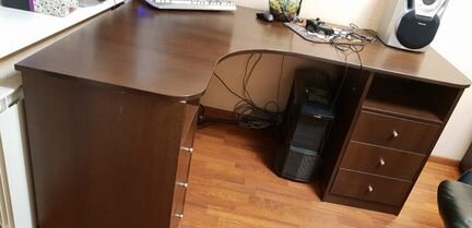 Компьютерный стол с 2 тумбами