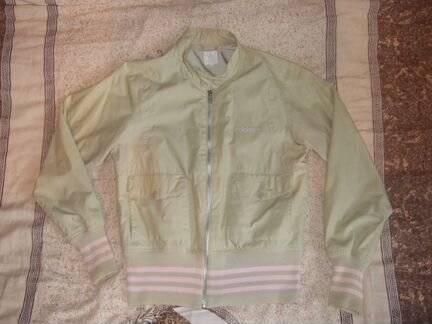 Ветровка адидас скорее 44р