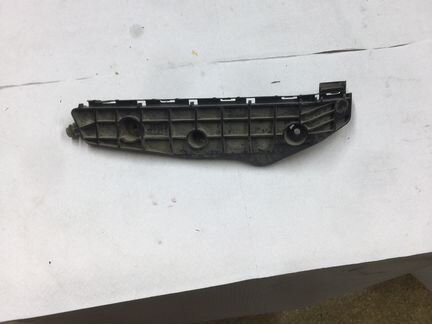 Кронштейн переднего бампера правый prado150