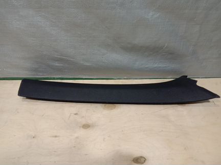 Обшивка стойки на Mercedes Benz W204