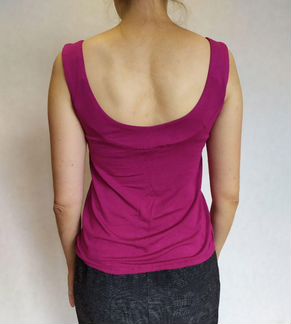 Малиновый топ с камнями, р. 44