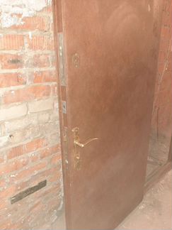 Дверь входная металлическая, сейфового типа