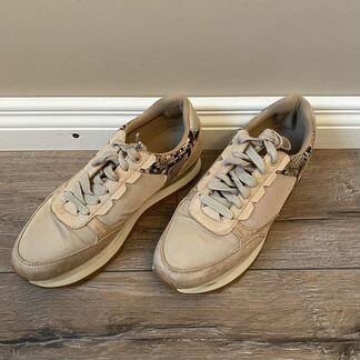 Женские кроссовки