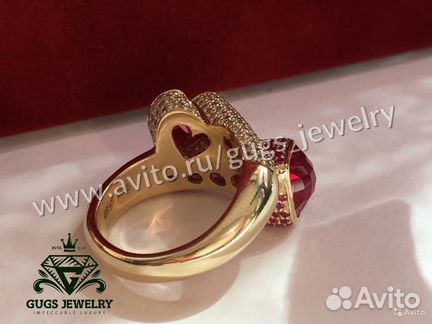 Роскошное кольцо из золота с бриллиантами