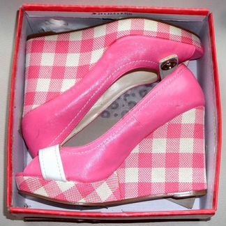 Розовые туфли на танкетке 37,5 новые