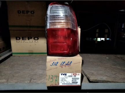 Фонарь правый стоп Toyota Hilux Surf 185
