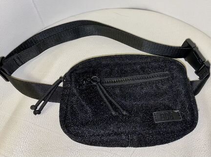 Женская чёрная поясная сумка BDG