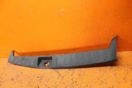 Обшивка панели багажника задняя Mitsubishi Pajero