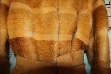 Шуба с капюшоном из нутрии, длина по спинке 90 см