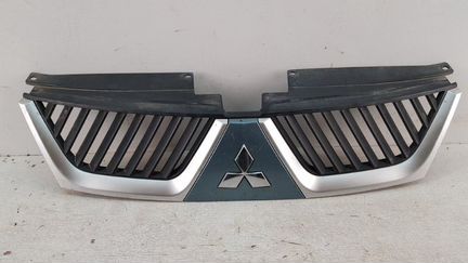 Решетка радиатора Mitsubishi Outlander XL