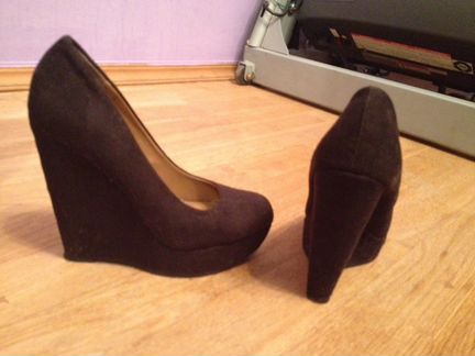 Новые черные туфли на танкетке фирма debenhams