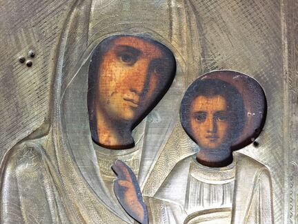 Богородицы Казанской старинная икона в киоте