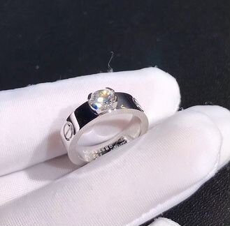 Золотое кольцо с бриллиантом картиер Cartier