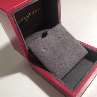 Carrera y Carrera коробка футляр под серьги пусеты