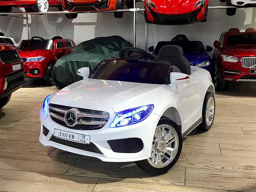 Найди электромобиль. Mercedes GLA электромобиль. Детский электромобиль Мерседес АМГ. Электромобиль детский Мерседес AMG белый. Электромобиль 653r Mercedes-Benz GLA.